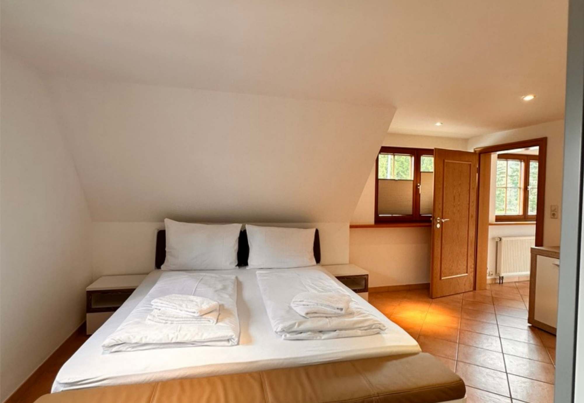 Giebelzimmer mit Doppelbett